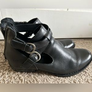 Born leather booties size 8